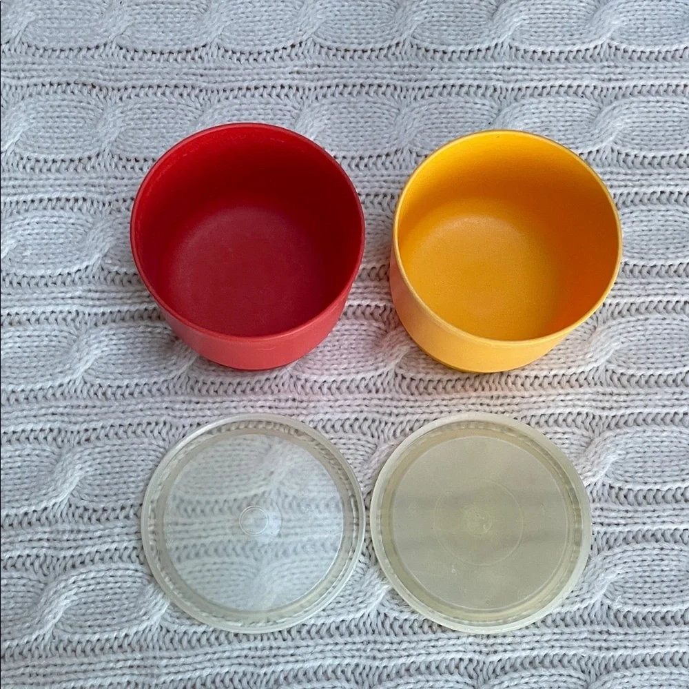 VTG Tupperware snack cups 4 oz round containers  model number 1229 with Lids